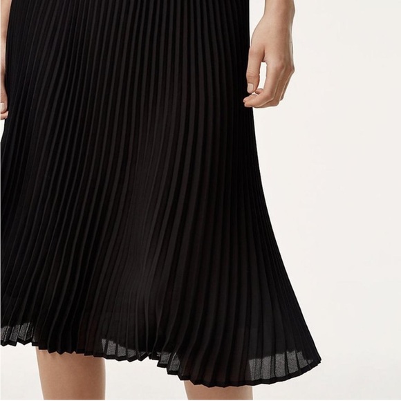 Babaton Dresses & Skirts - Babaton Black Midi Pleated Black Skirt Size XS